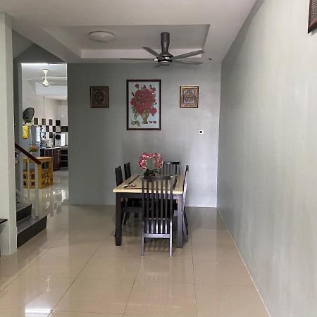 Makmur Homestay 타이핑 외부 사진