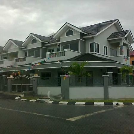 Makmur Homestay 타이핑 외부 사진